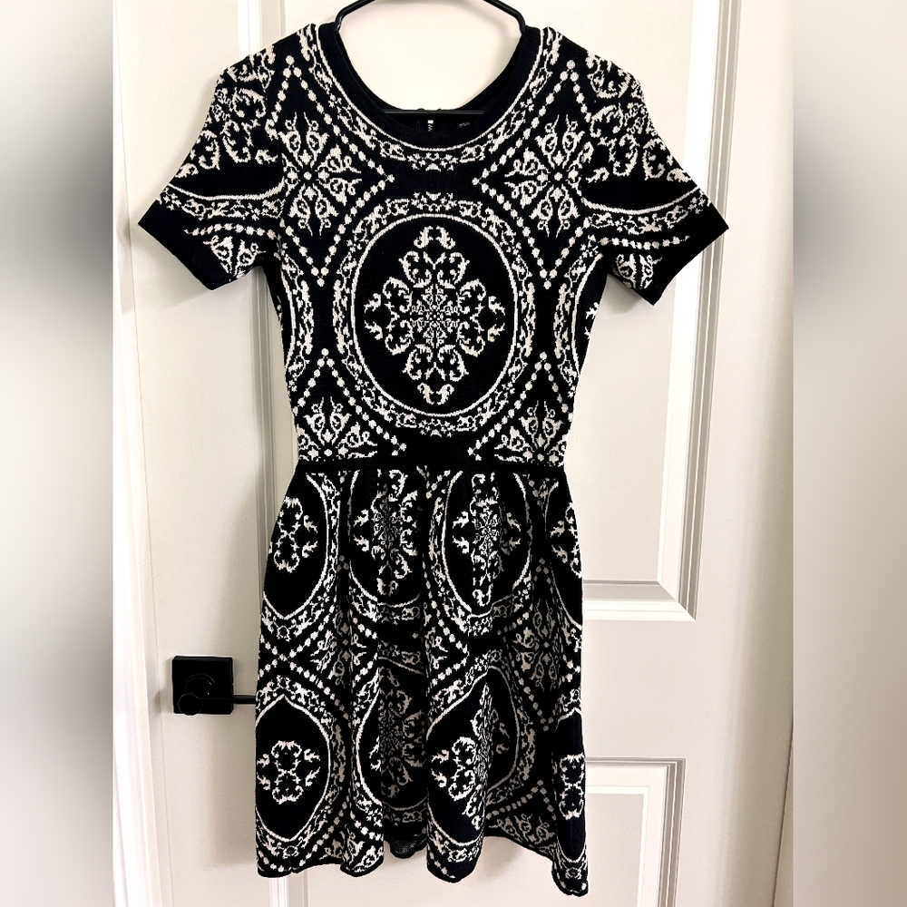 Romeo & Juliet Couture Black and White Knit Top